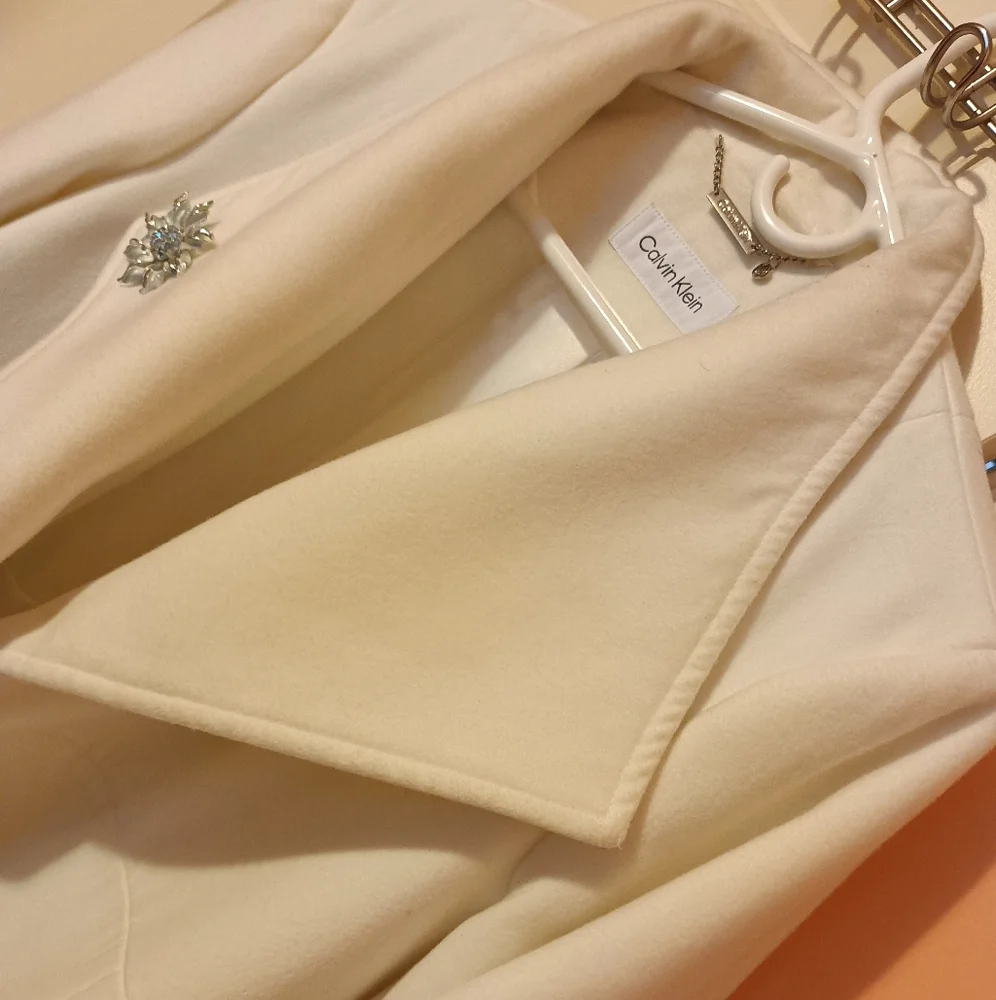 Elegant Like Wool Calvin Klein Women's White Coat, size XL - Picture 16 of 16
